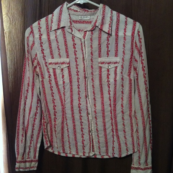 White and red western button up with snap buttons