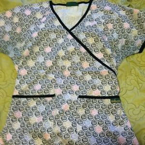 Uniform Advantage UA Scrub Top