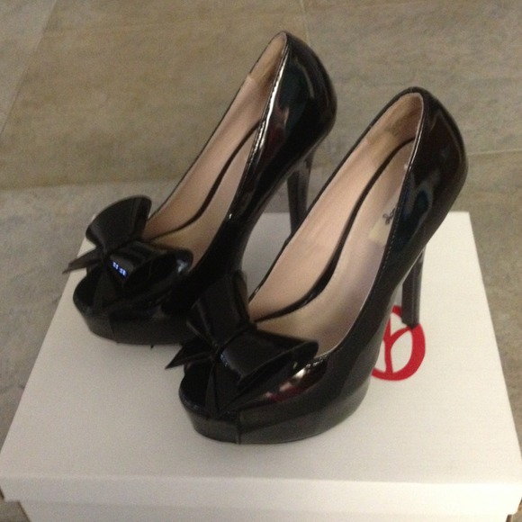 Reserved!!!! NWT black patent pumps!