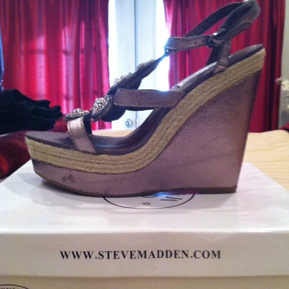 Steve Madden wedges new In box - Picture 2 of 2