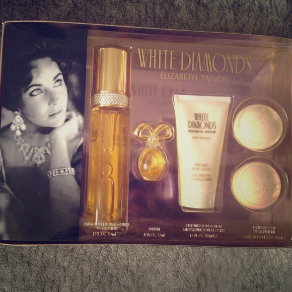 White diamonds by Elizabeth Taylor gift set