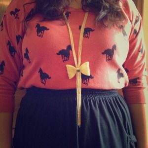 Gold chain bow necklace