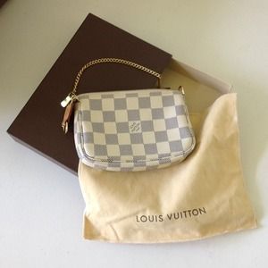 🚫SOLD🚫Authentic Louis Vuitton Mini Pochette