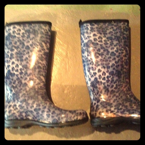 Cheetah rain boots