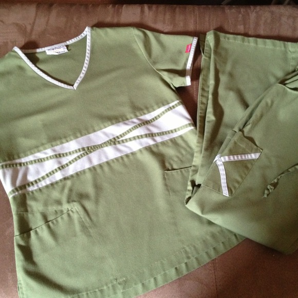 Scrub set and slippers size 8 for trade