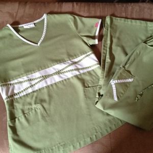 Scrub set and slippers size 8 for trade