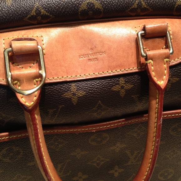 Louis Vuitton Deauville Vanity Cosmetic Handbag - Picture 2 of 4