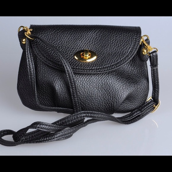SOLD 🚫Black cross body satchel