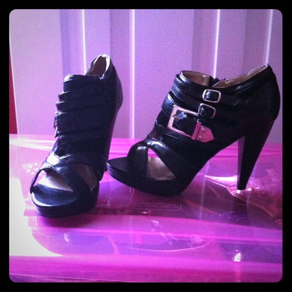 Open toe bootie