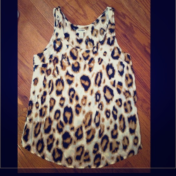 Cute leopard top!!