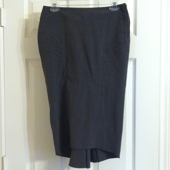 Guess gray tail-fin skirt