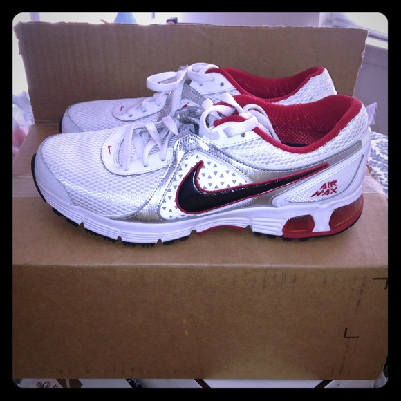 Traded!! Men's air Max sz 8.5 in new condition...
