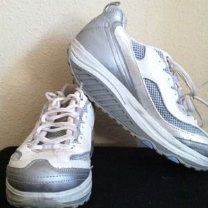 REDUCED FROM $45 ~ Sketchers Shape-ups 7.5