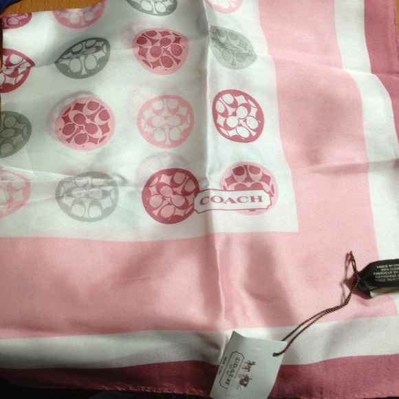 sold Coach Laura sig nvlty neck scarf