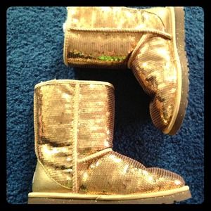 ✨Ugg Classic short gold sparkle ✨