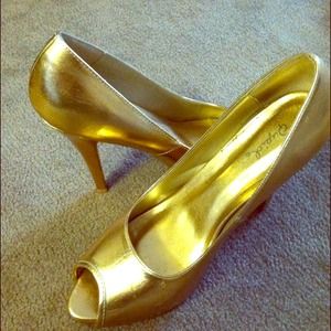 Gold open toe 4" heels!