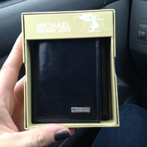 Authentic MK men wallet( traded)
