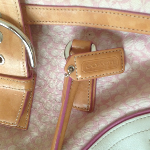 💥💥WOW! JUST REDUCED!Authentic Coach Bag. 💥💥 - Picture 3 of 4