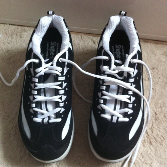 Sketchers shape ups tennis shoes