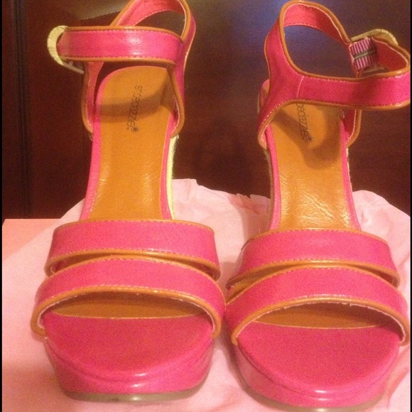 Fuchsia wedges