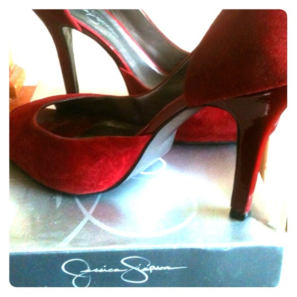 Jessica Simpson - Picture 1 of 2