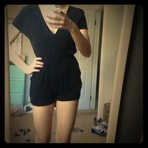 SOLD IN BUNDLE! XS Urban Outfitters Romper
