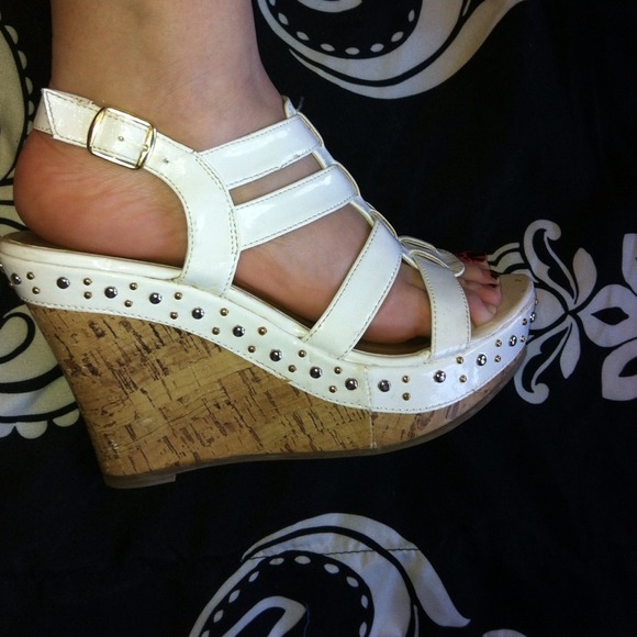 White wedges w/stud detail