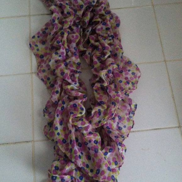 Beautiful good for Spring Flowery Scarf