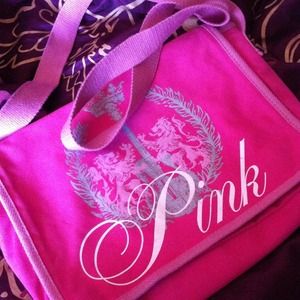 🔒HOLD for runique1222🔒 VS PINK Messenger Bag