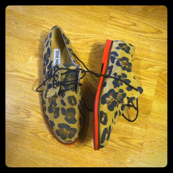 Steve Madden leapord kicks