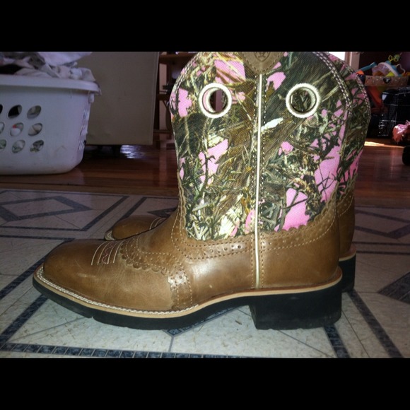 Cowgirl boots size: 8