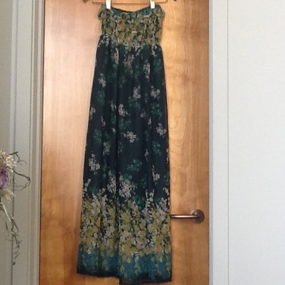 Floral strapless maxi dress