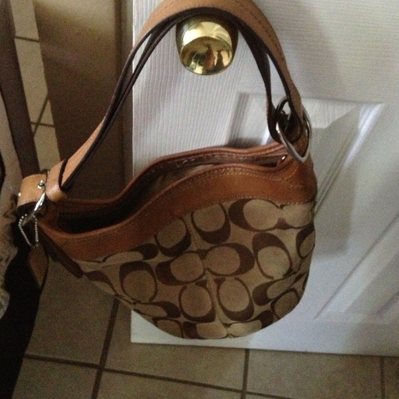 Coach purse - Picture 3 of 4