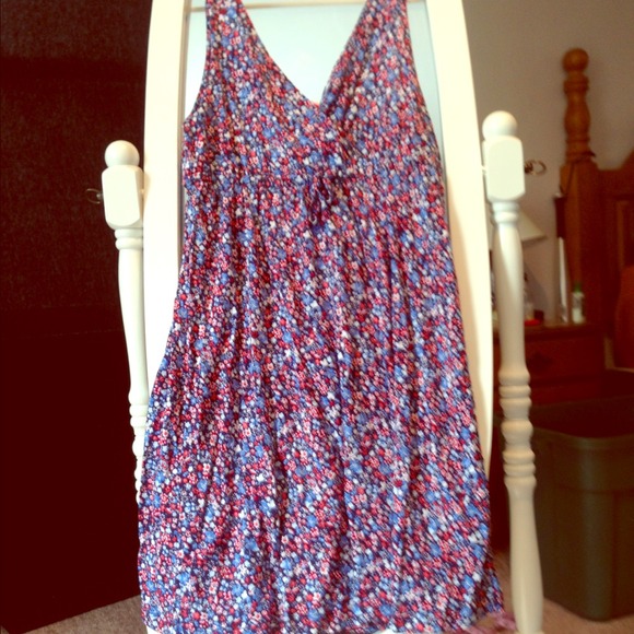 Size 12 NWT cute spring dress. Navy floral. H&M