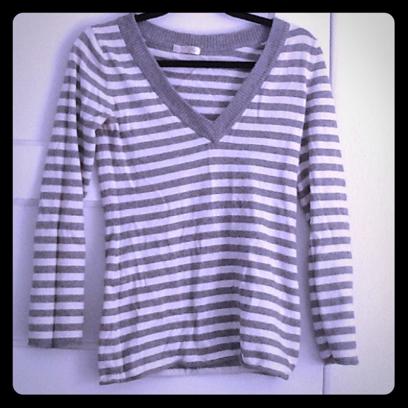Stripped v-neck sweater
