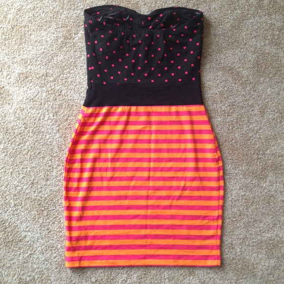 👗Polka Dot & Stripe Bodycon Dress👗 - Picture 3 of 4