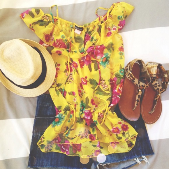 ❌SOLD❌ Springy yellow floral chiffon blouse