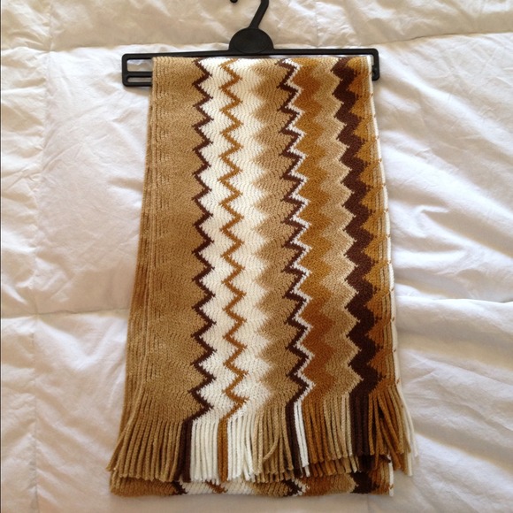 NWOT Scarf and Hat Set - Picture 2 of 3