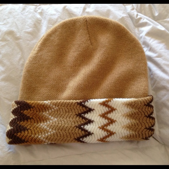 NWOT Scarf and Hat Set - Picture 3 of 3