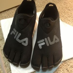 Walking toe shoes in black