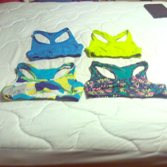 Set of 4 sports bras