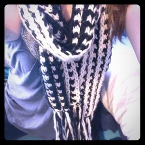Price cut ✂Forever 21 scarf