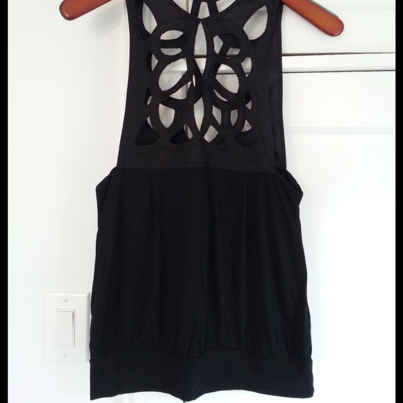 **SOLD** ✨HOST PICK✨ Arden B cut out tank blouse - Picture 2 of 4