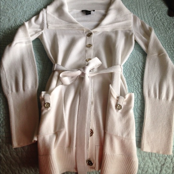 💚ON HOLD FOR 4conkeys💚White sweater with belt.