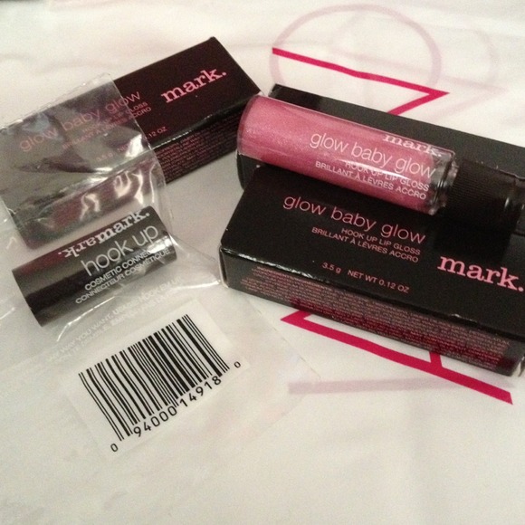 ~BUNDLED~Glow baby glow hook up lip gloss~BUNDLED~