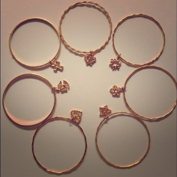 reduced!!! Gold tone bangle set