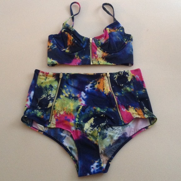 💥Sold💥New 2 piece bathing suit