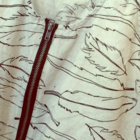 Creme detailed feather tank.