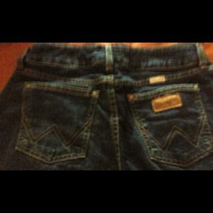 Women's wrangler jeans , low rise.