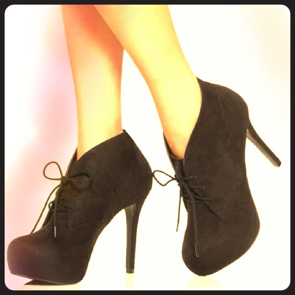 **SOLD** JustFab Francelle booties Sz 7